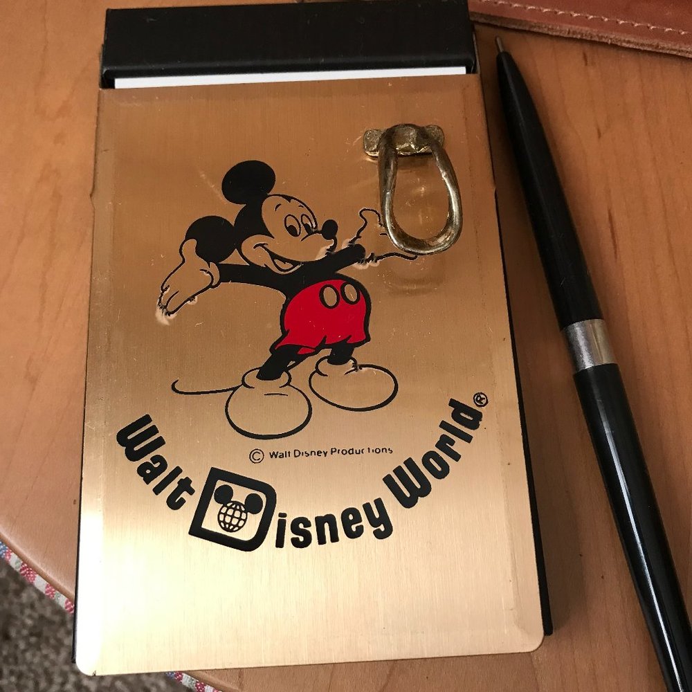 Walt Disney World Mickey Mouse Desk Memo Notepad Holder w/Pen